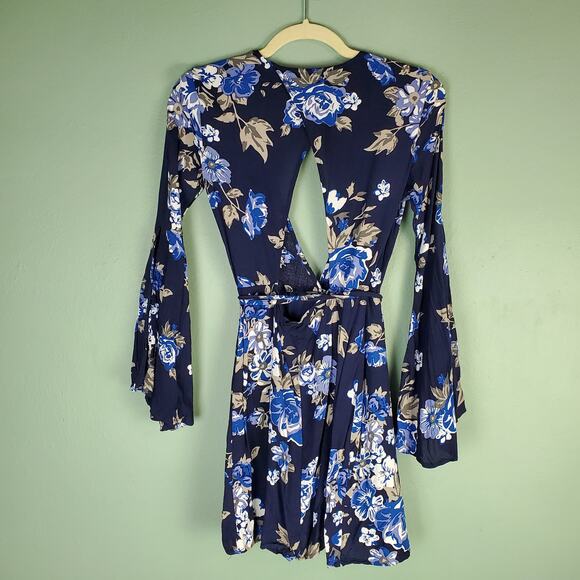 Lulu's Women's Once and Floral Blue Bell Sleeve Wrap Dress Size Small - Picture 2 of 6